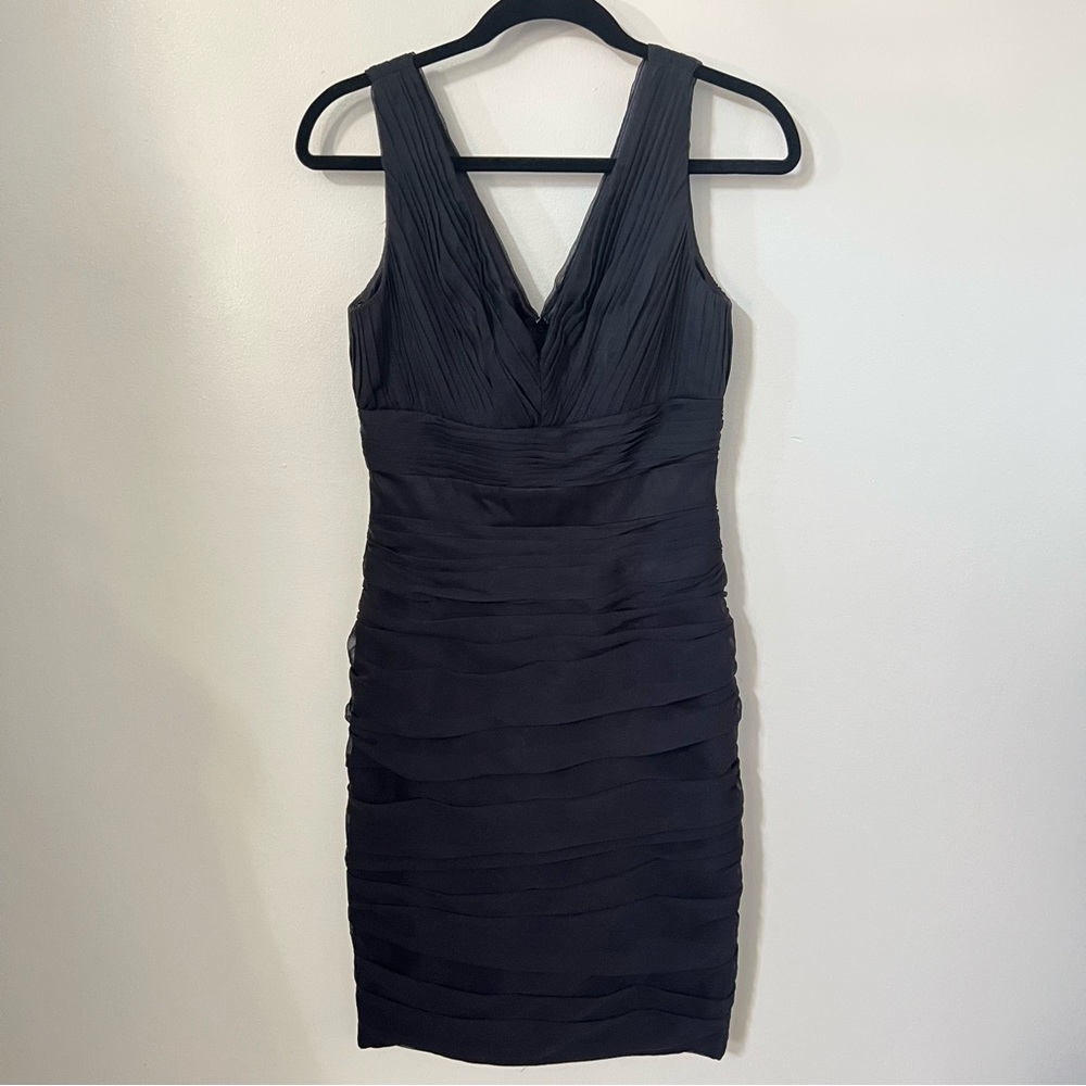 ML Monique Lhuillier Bridesmaids black v neck Sheath Dress size 2